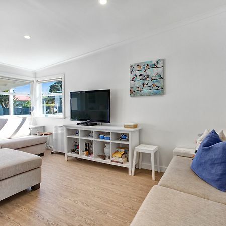 The Little Blue Bach In Oneroa Village By Waiheke Unlimited Εξωτερικό φωτογραφία