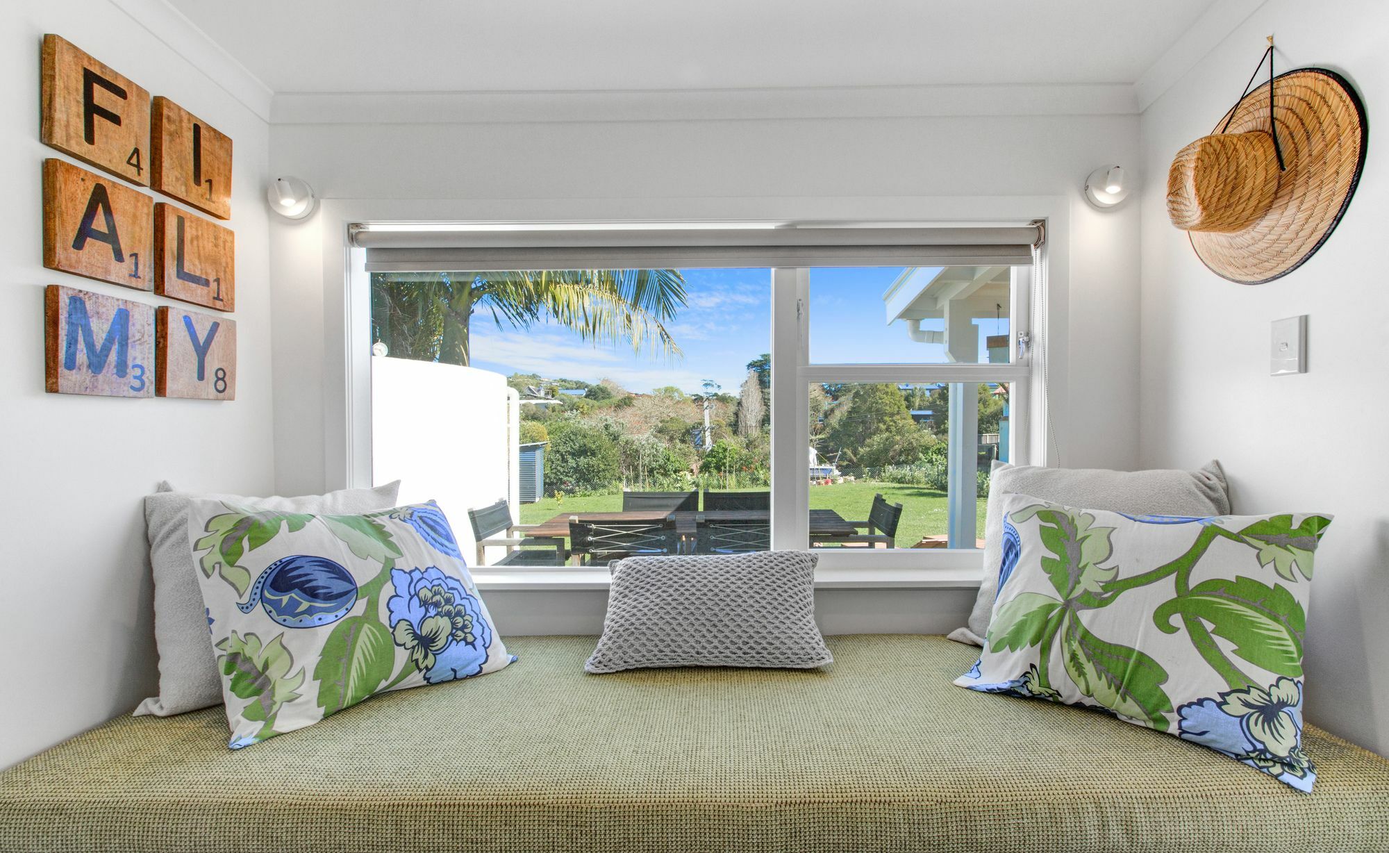 The Little Blue Bach In Oneroa Village By Waiheke Unlimited Εξωτερικό φωτογραφία